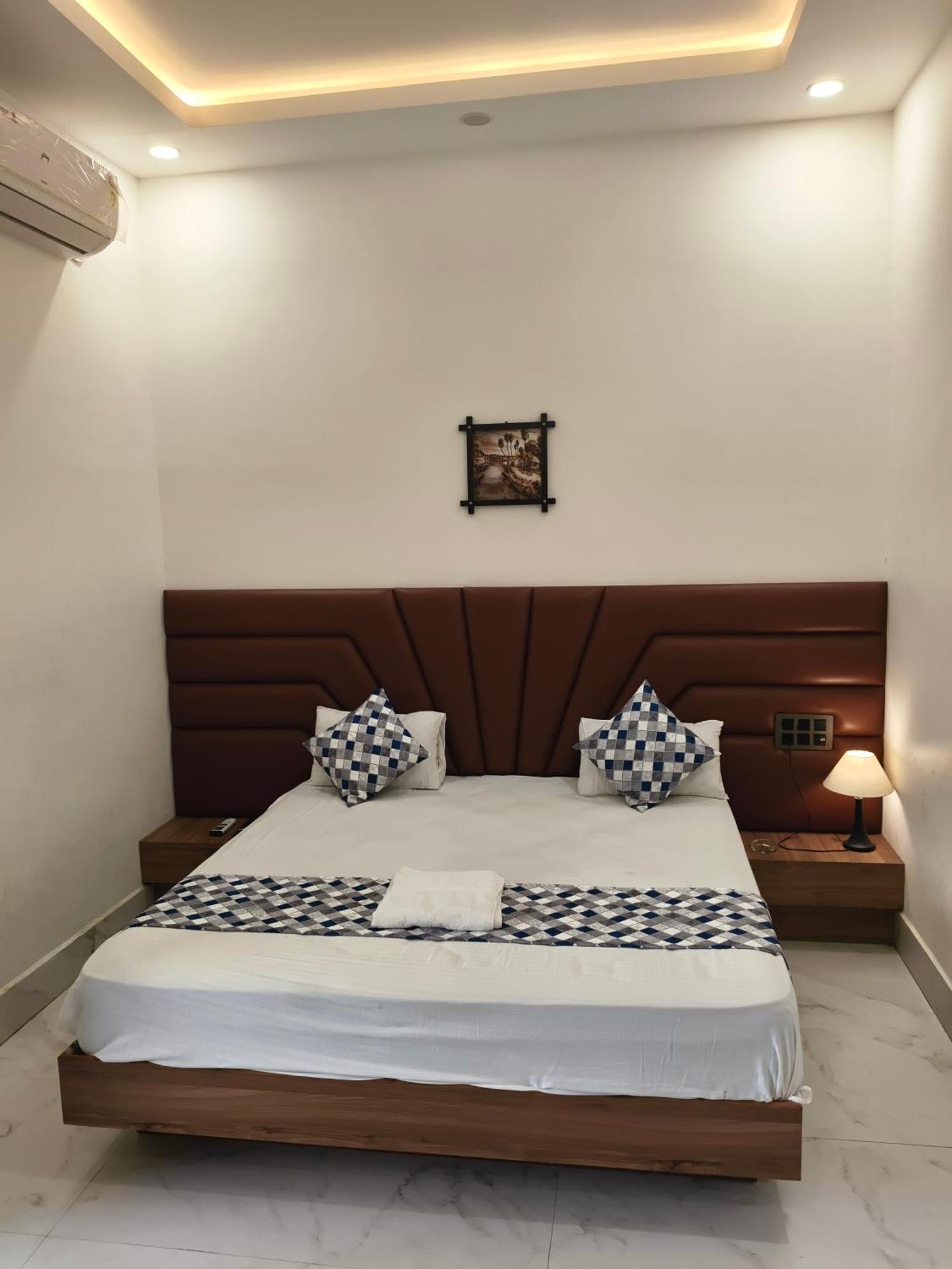 Hotel Modi Palace, Chanderi Mp Esterno foto