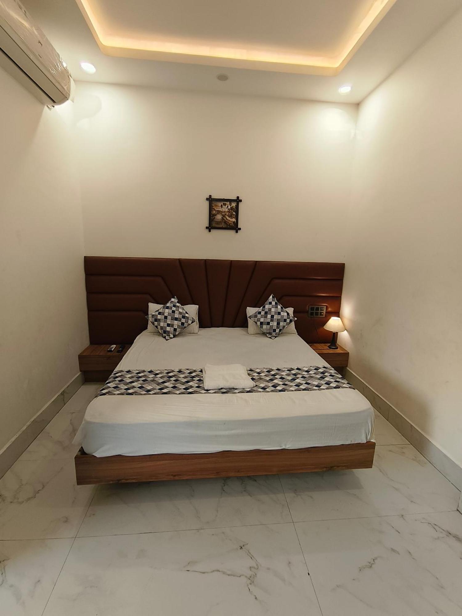 Hotel Modi Palace, Chanderi Mp Esterno foto